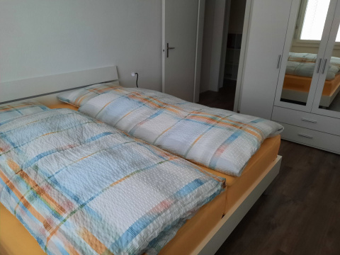 Schlafzimmer 1